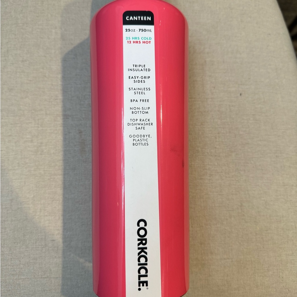 NWT 25oz Corkcicle Canteen